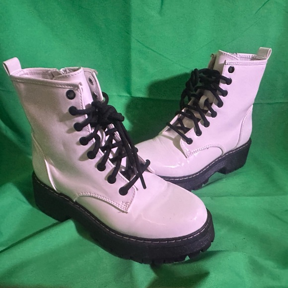 Stylish White Combat Boots - Picture 8 of 8